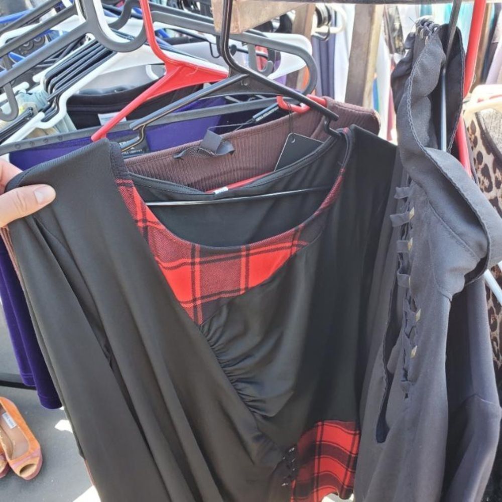 Woman tank tops & shirts - Picture 8 of 16